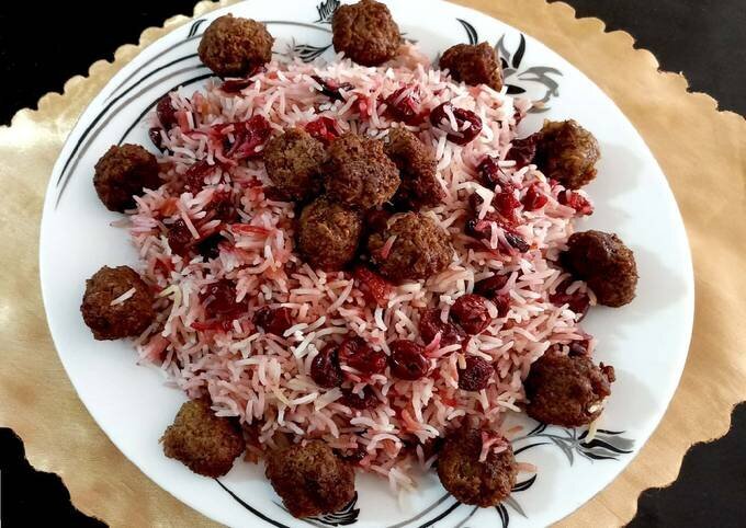 آلبالو پلو یک غذای همه چیز تمام برای سحری که انرژی شما را تامین می‌کند!