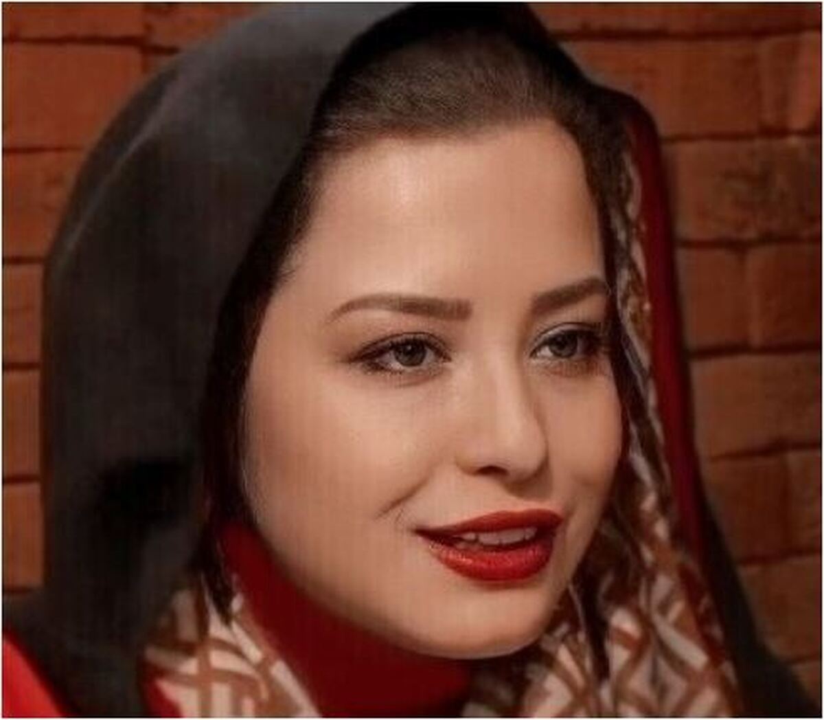 نگاهی به حیاط باصفا و دلباز خانه زیبای مهراوه شریفی‌نیا بازیگر نقش کیمیا / خونه نگو باغ بگو!