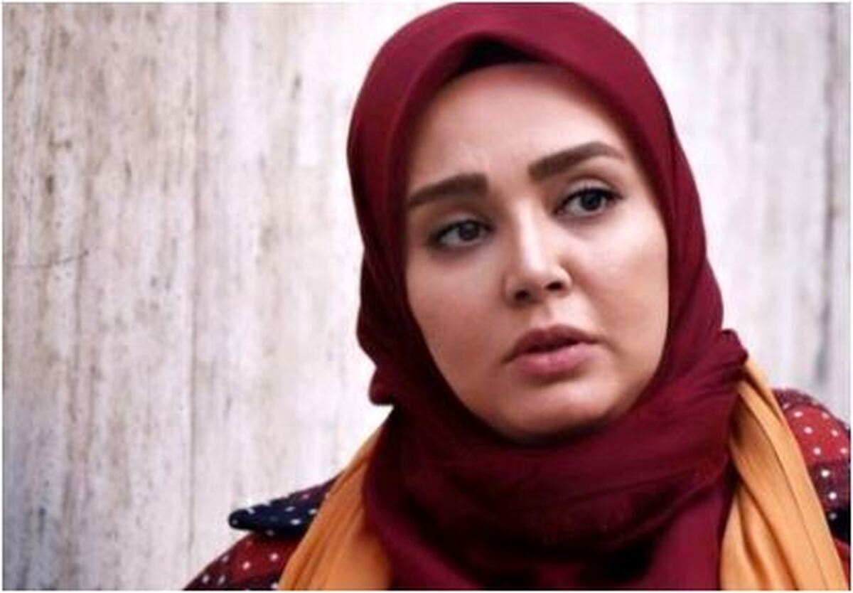 استایل جدید ندا قاسمی با دامن فوق کوتاه بالای زانو آبرویش را برد/خانم بازیگر به کلی رد داده!