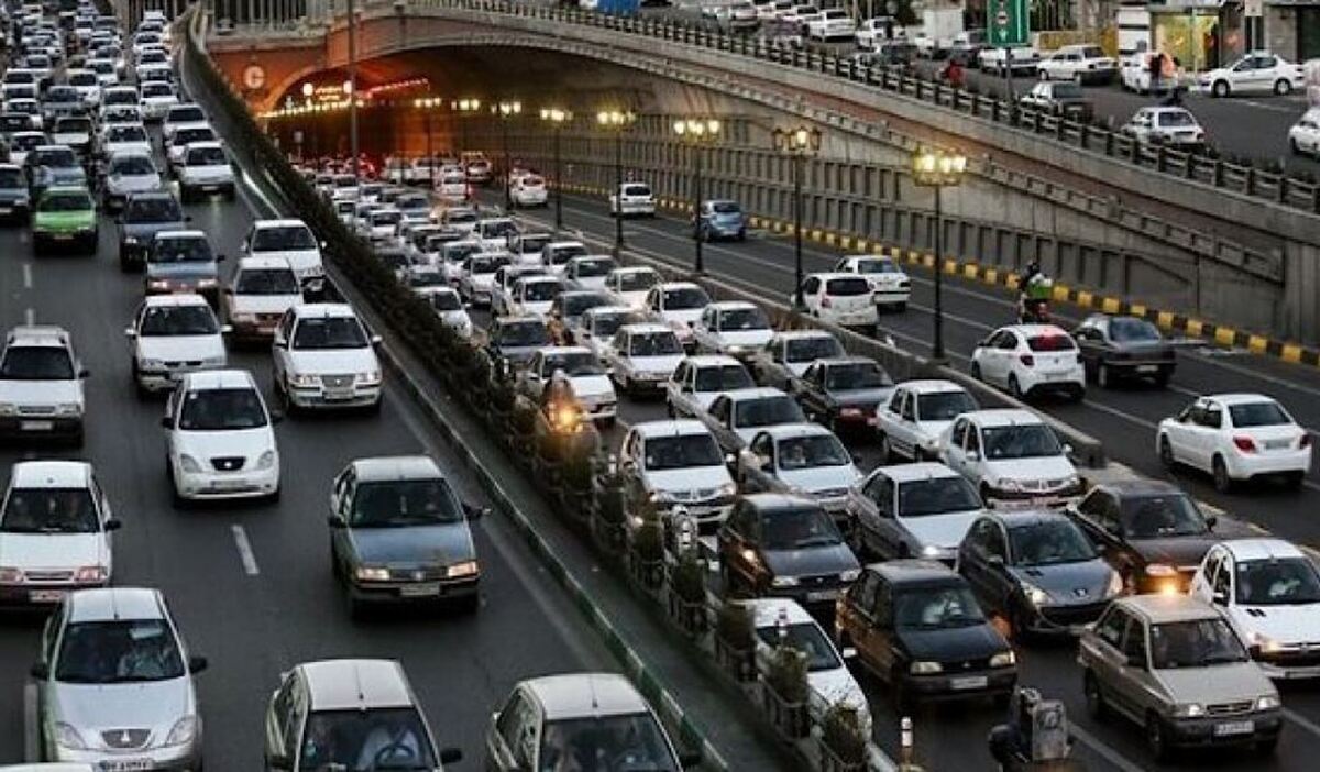 اکثر معابر و بزرگراه‌های پایتخت لغزنده است/ با احتیاط برانید