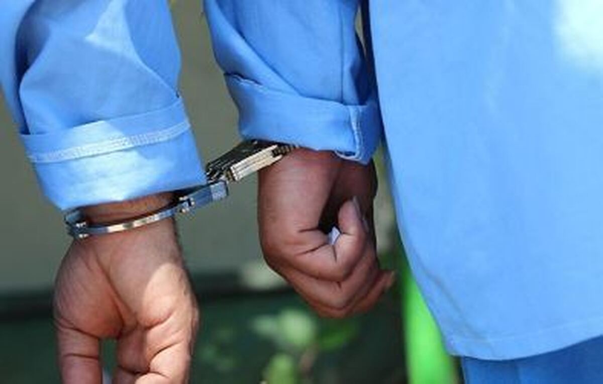 دستگیری ۲ سارق مسلح حین سرقت از یک طلافروشی
