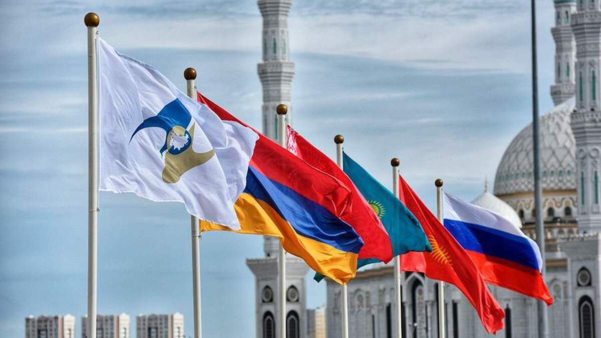 سفیر روسیه به لزوم انتخاب ارمنستان بین اتحادیه اروپا و اتحادیه اوراسیا اشاره کرد