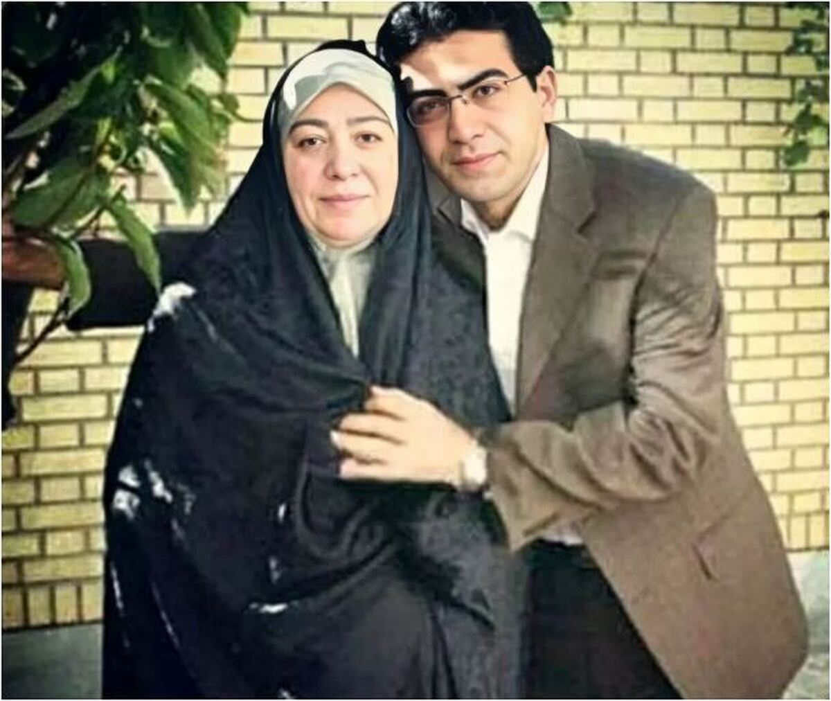 دیدار غم انگیز و سرشار از دلتنگی فرزاد حسنی با مادر آسمانی اش+عکس