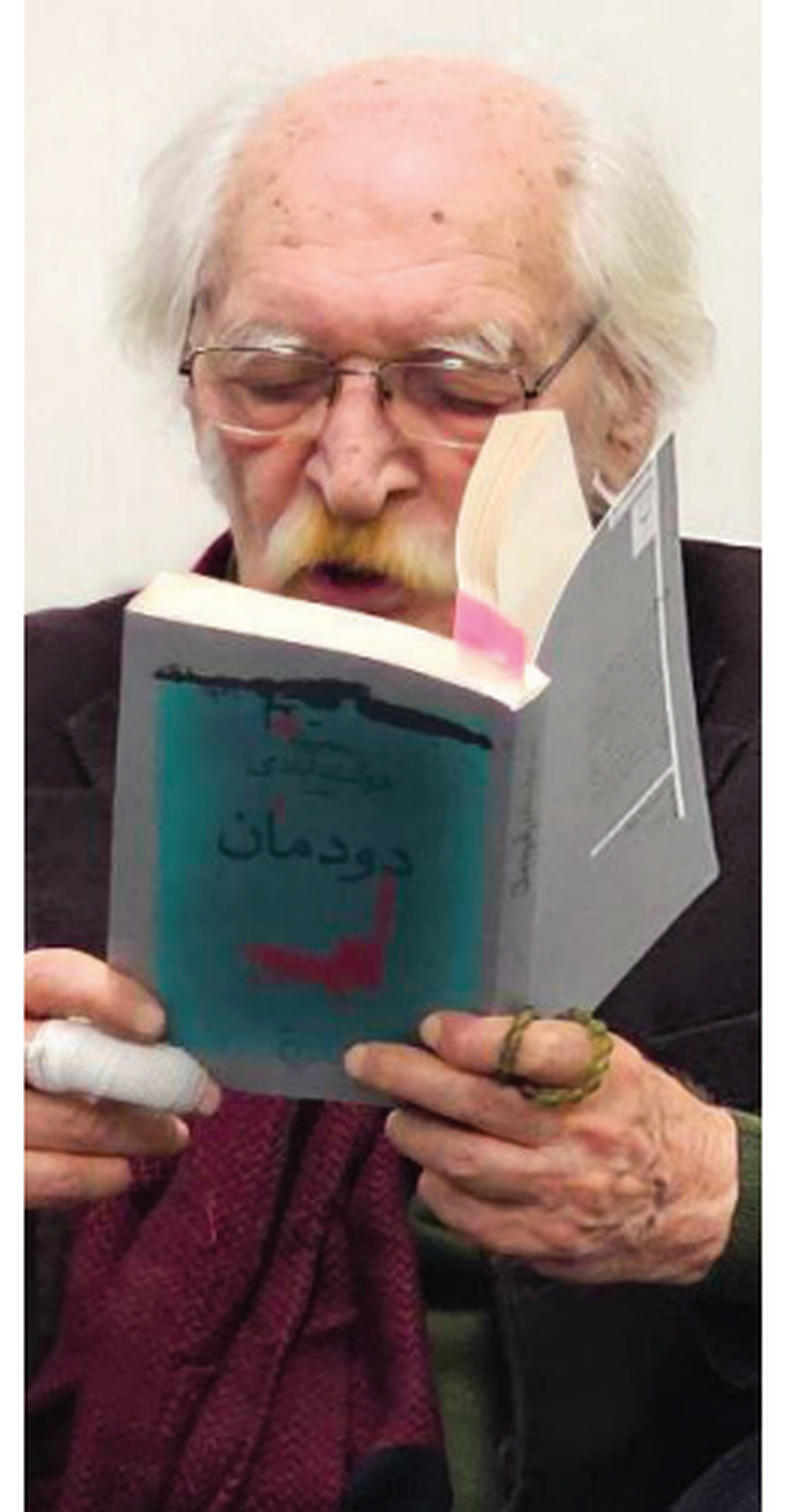 نویسندگی یعنی خلاص شدن از شر خودم و شما را دچار شر کردن! دوست داشتن ایران مهم‌ترین موهبت خداوندی برای من است