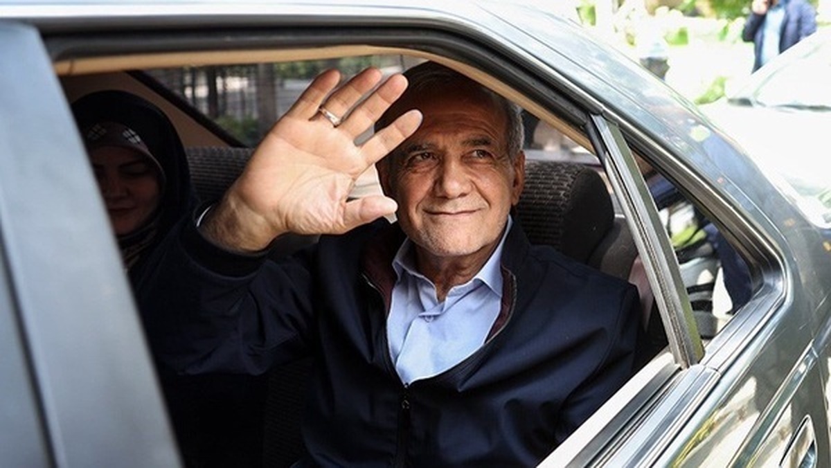 رئیس‌جمهور وارد قرچک شد