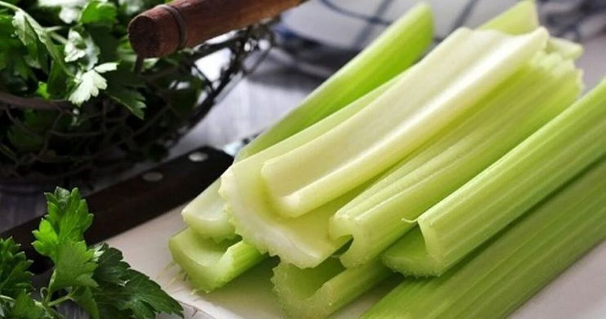 خورشت کرفس بدون گوشت یک غذای اقتصادی، اما لذیذ و دوست داشتنی