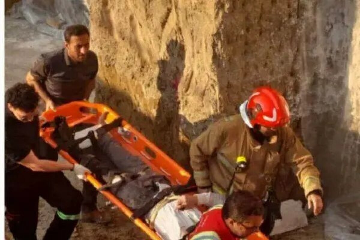 عملیات نجات کارگران گرفتار شده زیر آوار در رباط کریم با موفقیت انجام شد