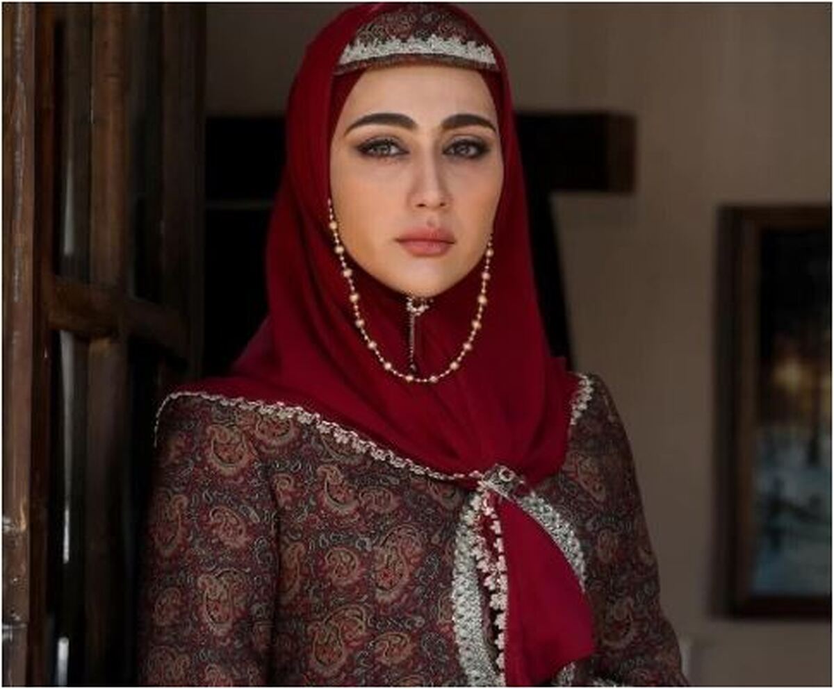 دبی گردی میترا رفیع در روز‌های پایانی سال جلب توجه کرد/استایل خانم بازیگر ایولا داره!