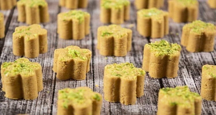 صفر تا صد تهیه شیرینی نخودچی در منزل برای عید نوروز
