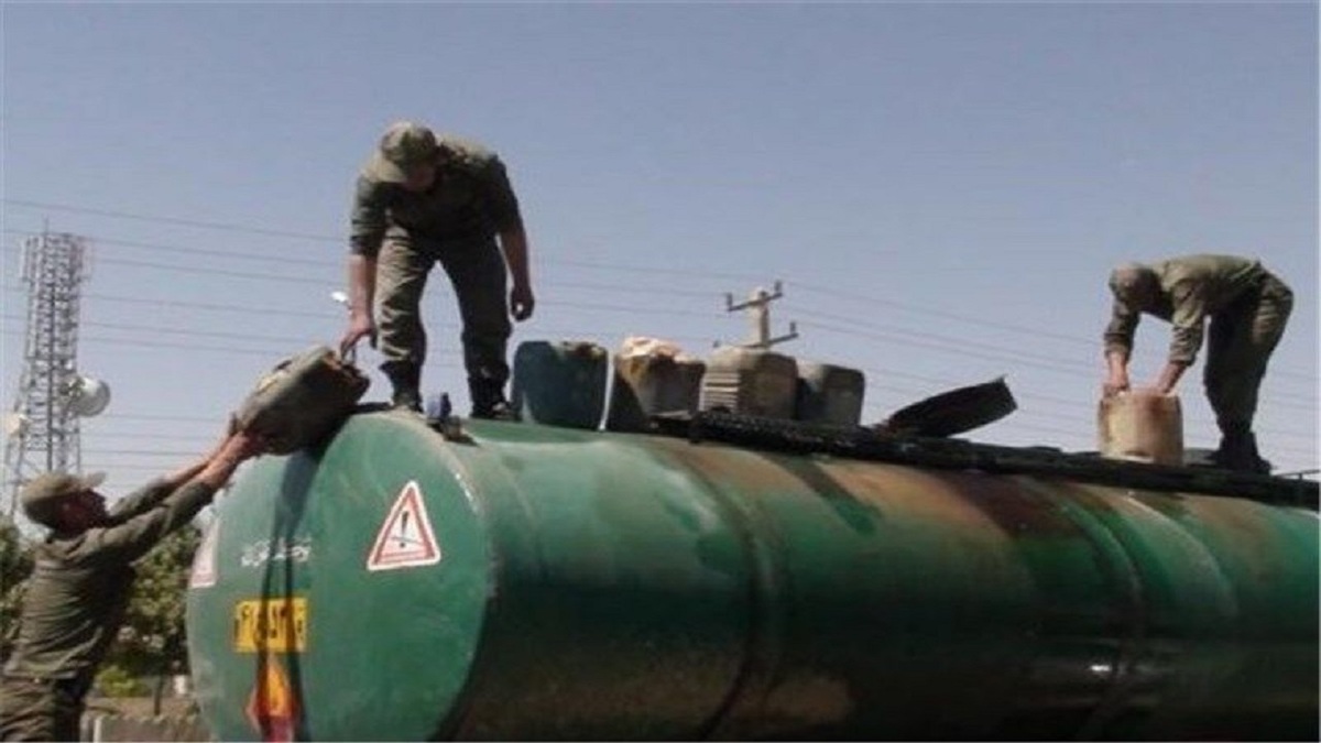 افزون بر ۹۶۶ هزار لیتر سوخت قاچاق در گمرک دوغارون تایباد کشف شده است