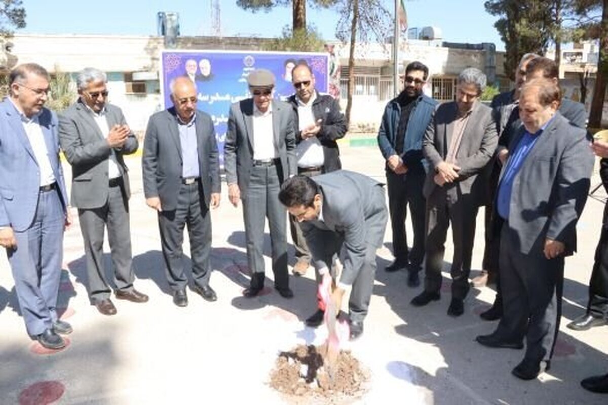 کلنگ ساخت مدرسه ۱۲ کلاسه برای دانش‌آموزان سندرم داون کرمان به زمین زده شد