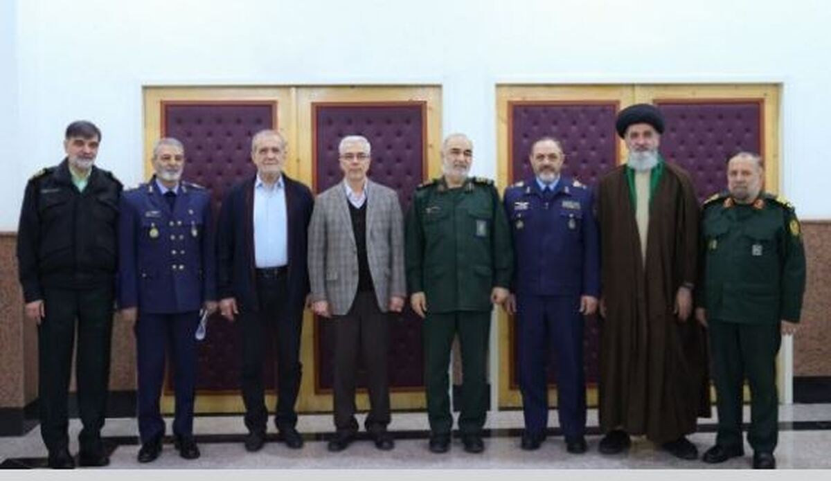 مسائل دفاعی و نظامی، محور گفت و گوی رئیس جمهور و فرماندهان عالی‌رتبه نیرو‌های مسلح
