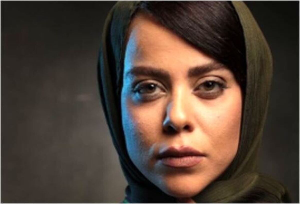 نگاهی به استایل خاص الهام اخوان با کت دیپلمات کوتاه/جذبه از این استایل میباره!
