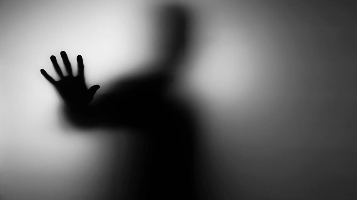 ماجرای دست درازی جوان ۱۸ ساله به یک زن و زندانی شدن ۲۲ ساله!