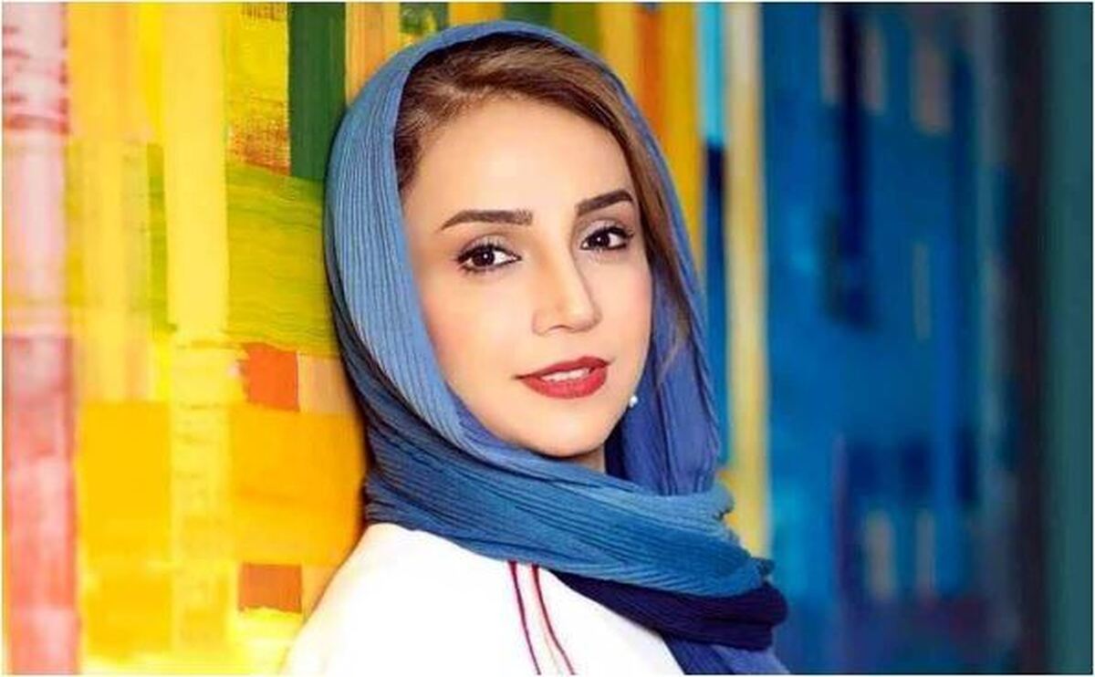 فیگور دلبرانه شبنم قلی خانی در فضای نیمه تاریک خانه اش با حال و هوای عرفانی دیدن دارد!