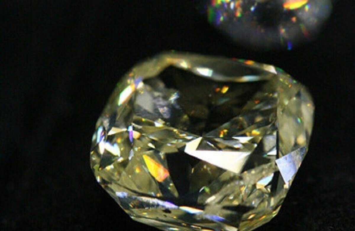 Alrosa جواهرات کمیاب را برای فروش در حراجی به ارزش یک میلیارد روبل ارائه می‌دهد