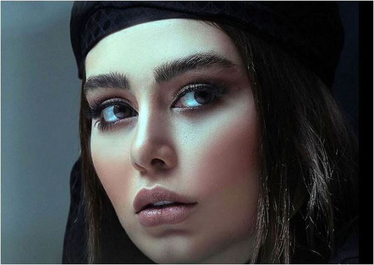 کت و شلوار عجیب سحر قریشی در استایل جدیدش سوژه شد/دو نفر دیگه هم جا میشن تو اون شلوار!