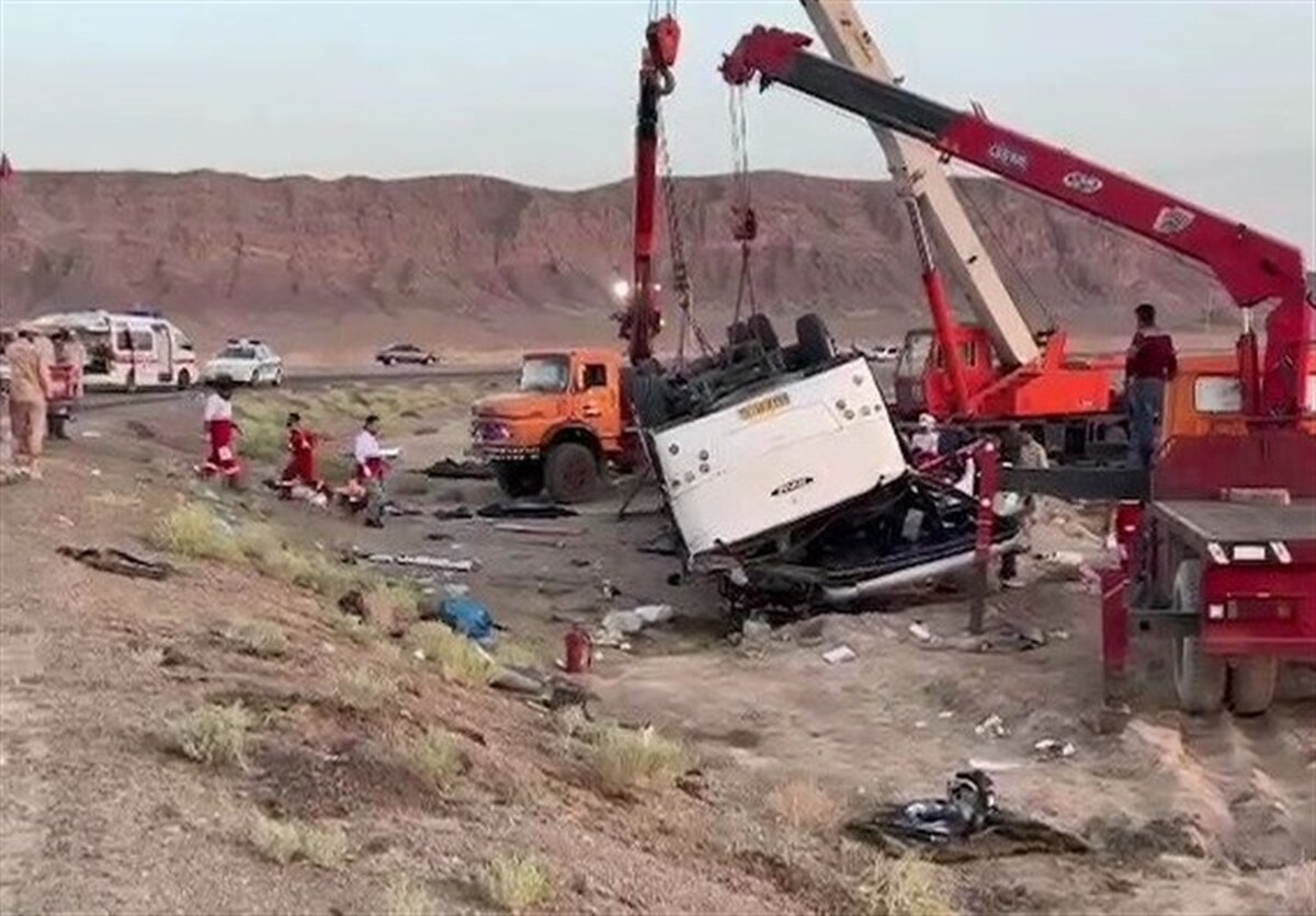 واژگونی اتوبوس در جاده اردبیل با ۱۹ مصدوم