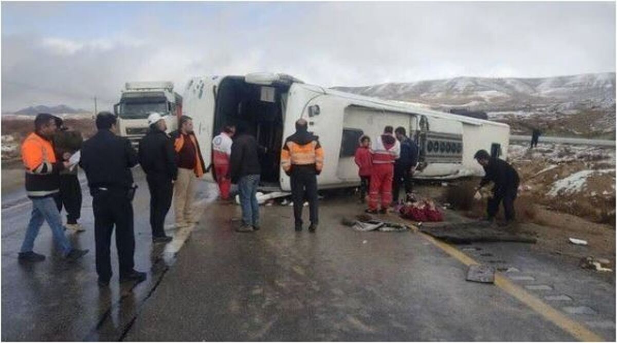 حادثه وحشتناک واژگونی اتوبوس در این استان ۱۹ مصدوم به جا گذاشت