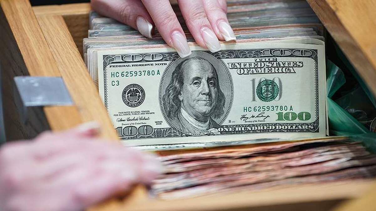 رویترز گزارش داد که ترامپ لایحه تامین مالی دولت را امضا کرده است
