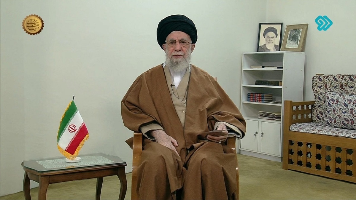 رهبر انقلاب: شعار امسال «سرمایه‌گذاری برای تولید» است