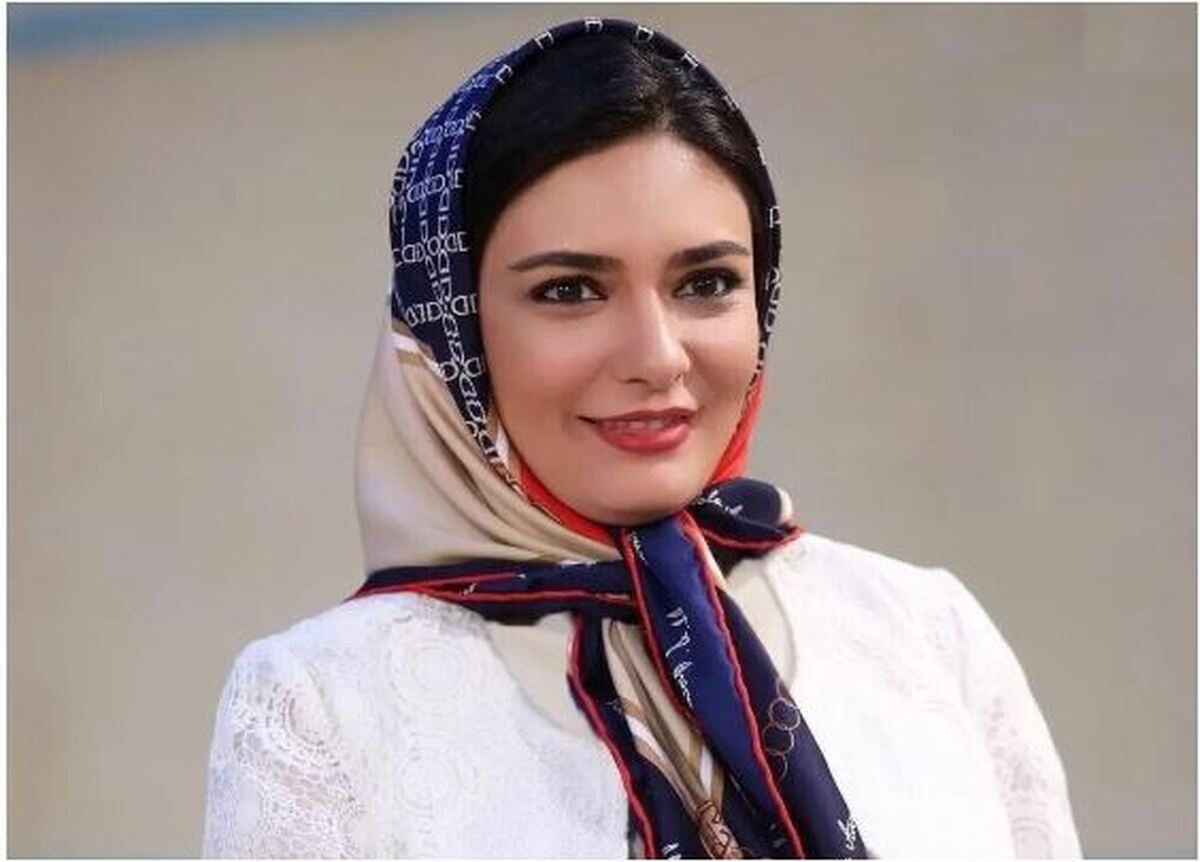 سلفی عجیب لیندا کیانی با آیینه مدل دار خانه اش پر بازدید شد