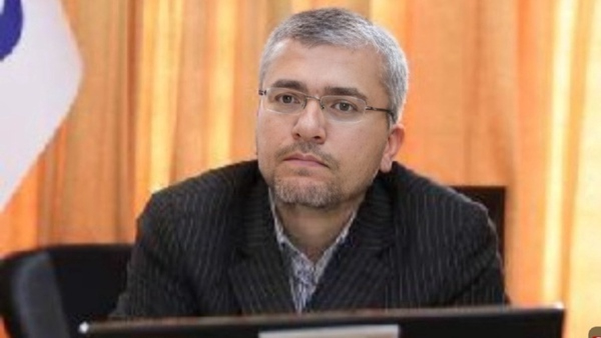 رضایی: اگر نمی‌توانید مشکلات اقتصادی را حل کنید، حداقل کنار بروید