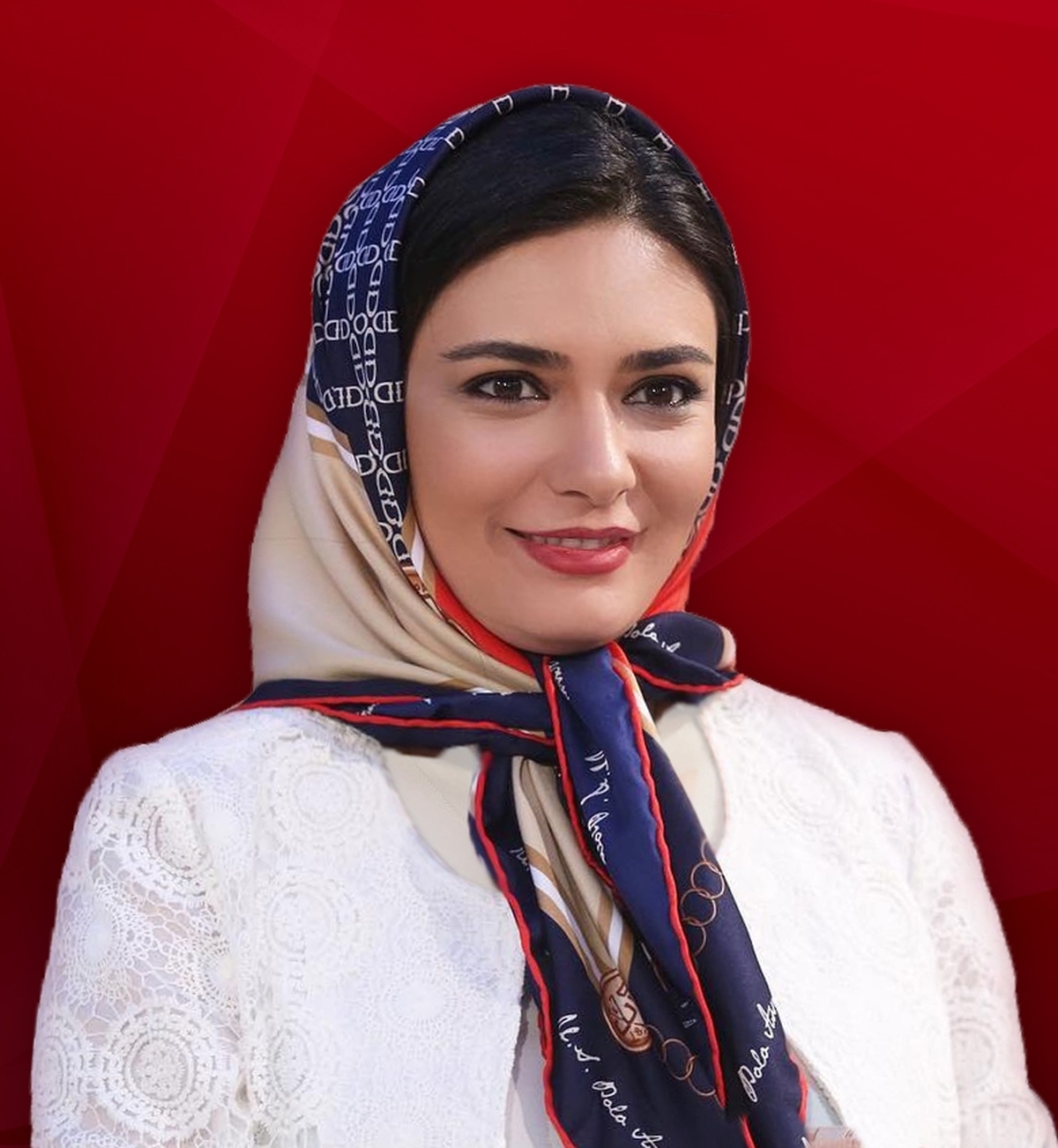استایل نظامی و عجیب لیندا کیانی در یک سخنرانی سوژه شد!