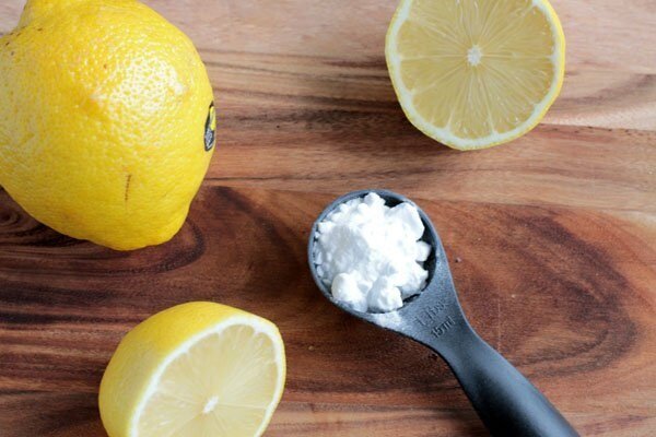 چرا بعد شست و شو هم لیوان بوی بد می‌دهد؟ چگونه آن را برطرف کنیم؟