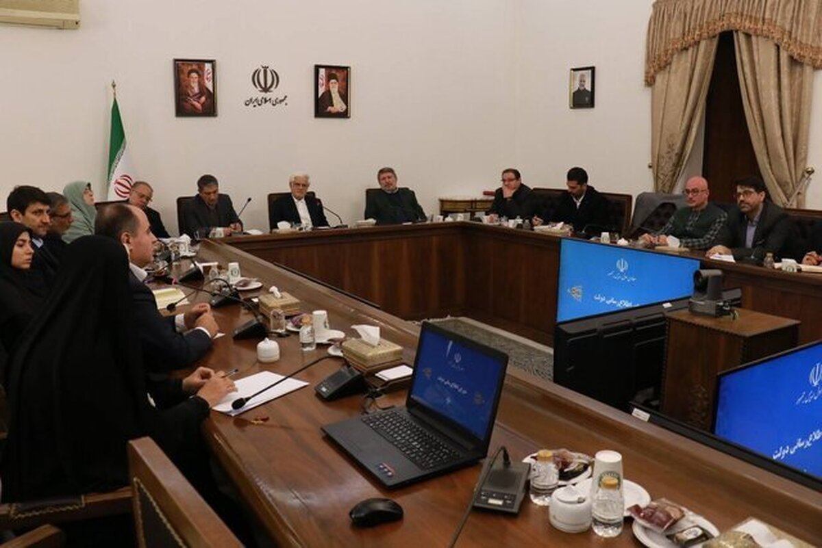 عارف: دولت، سیاست «تصمیم‌گیری در پشت در‌های بسته» را دنبال نمی‌کند