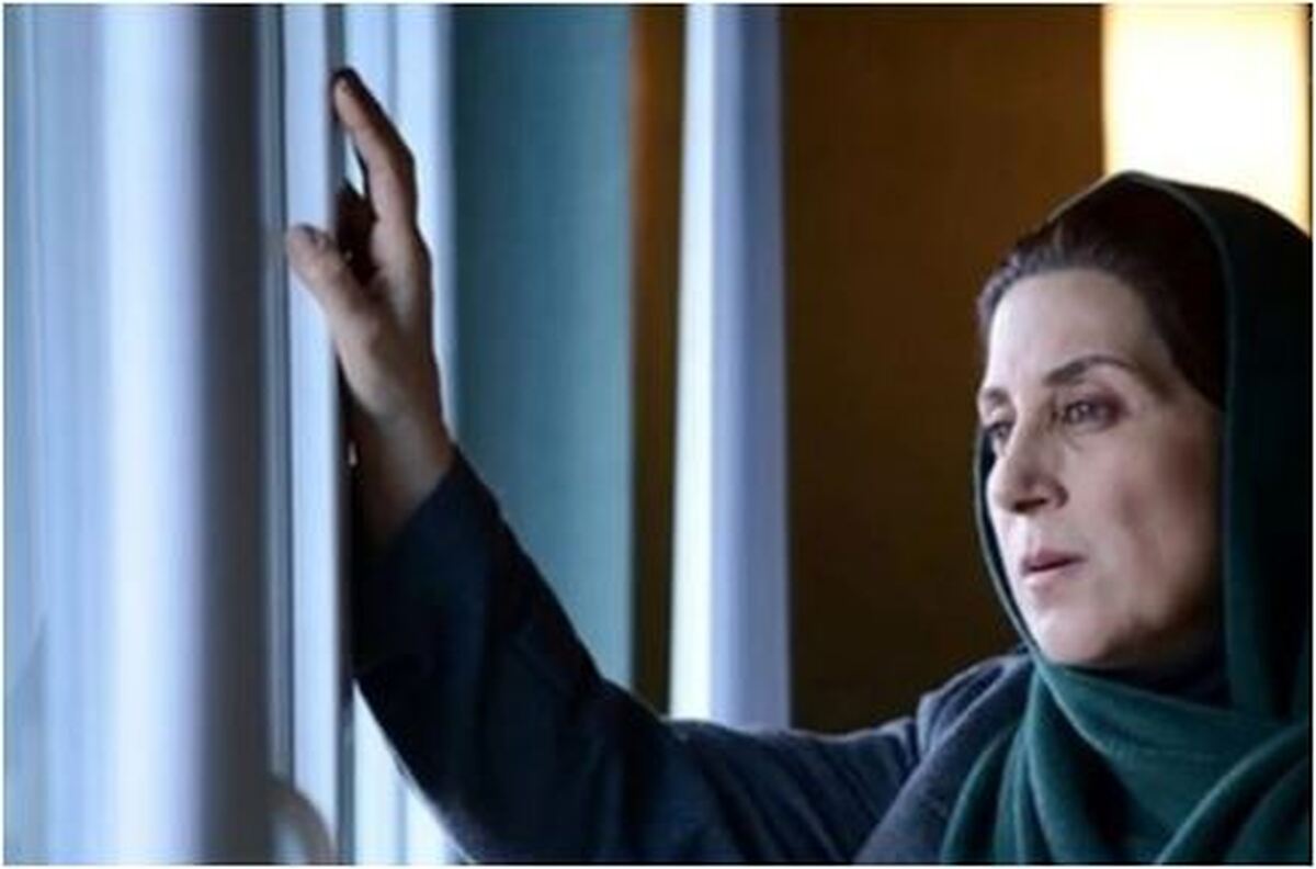 دونفره‌های پرستو گلستانی و فاطمه معتمد آریا در دهه ۶۰ با استایل‌های مد همان زمان را ببینید