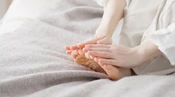 درد در نقاط مختلف پا نشانه چیست؟ سردی دائم پا‌ها چطور؟