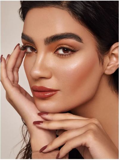 چگونه نزدیک‌ترین رنگ کرم پودر به پوستمان را پیدا کنیم؟