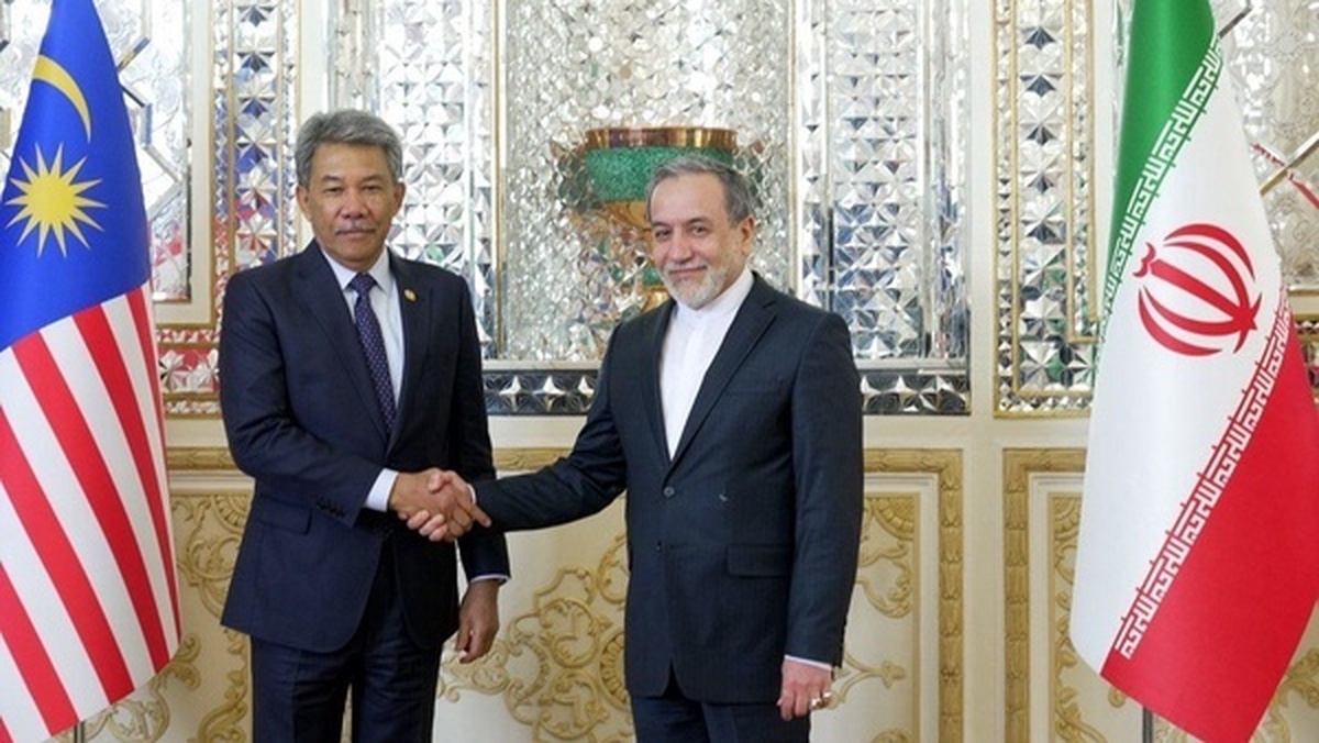 وزیر خارجه مالزی با عراقچی دیدار کرد