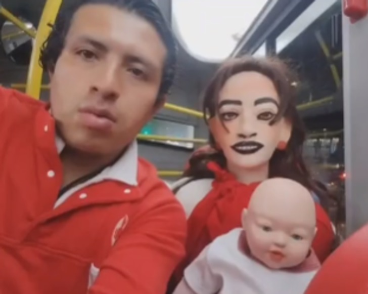 ماجرای آشنایی و بچه دار شدن مرد کلمبیایی از یک عروسک!