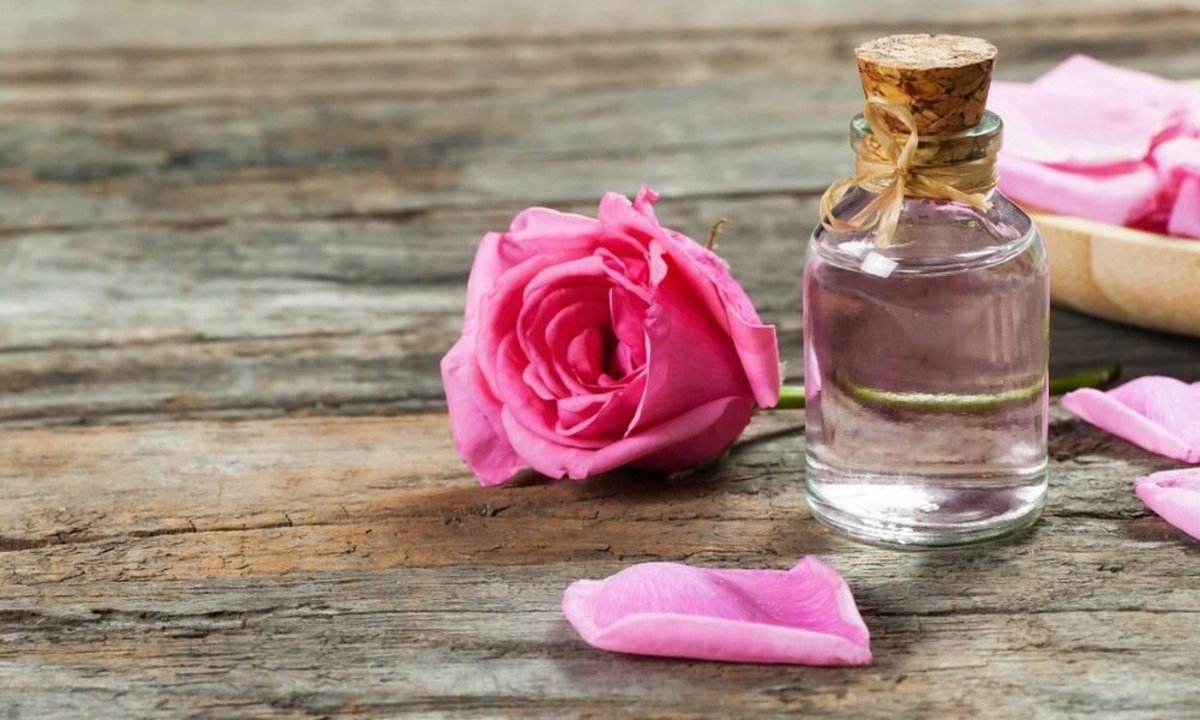 گلاب برای درمان آکنه حرف اول را می‌زند!