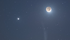 ثبت تصاویر زیبای ملاقات دنباله‌دار تناوبی ۱۲ پانز-بروکس با اجرام متنوع آسمان