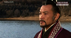 عکس دیده نشده از کت و شلوار شیک جونگ جین یونگ، بازیگر نقش امپراتور یوری