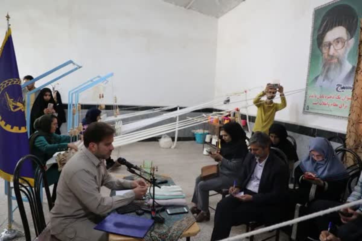نشست خبری متفاوت؛ کارگاه تولیدی اتاق کنفرانس خبری