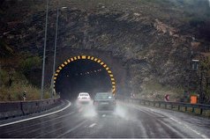 بارش باران در محور‌های البرز/خطر ریزش سنگ در جاده چالوس
