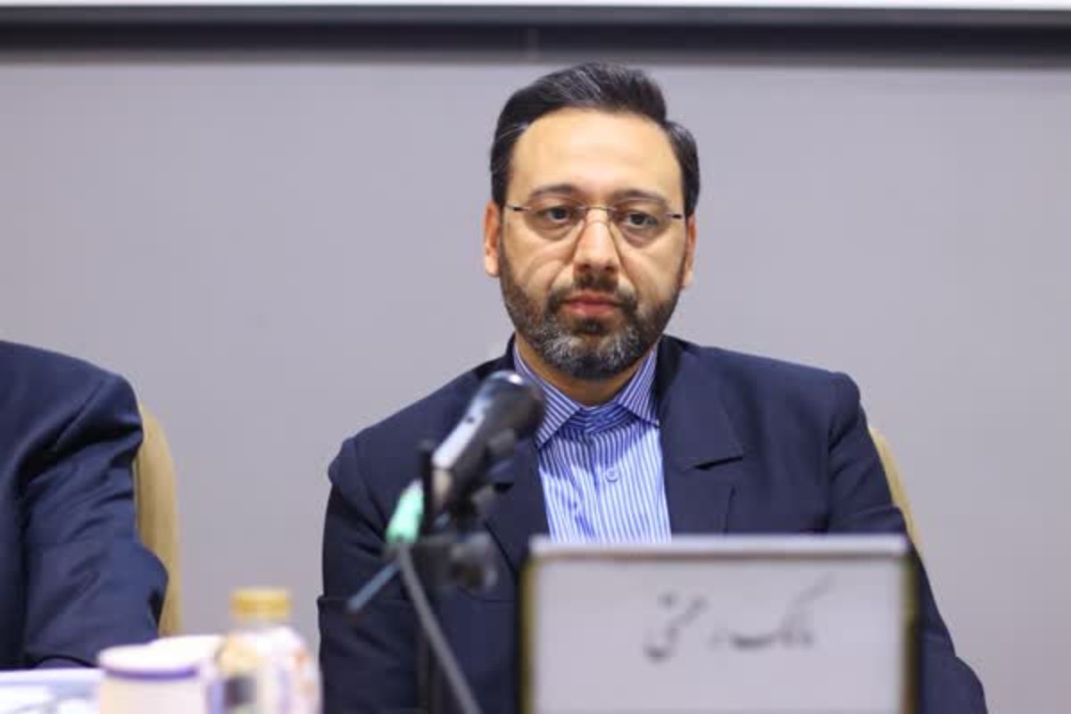 مدیران کل حکم یک نامه‌رسان!