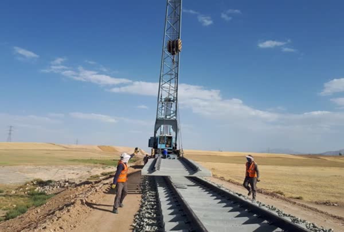 بررسی چالش‌های عملیات اجرایی ابرپروژه ریلی خراسان جنوبی