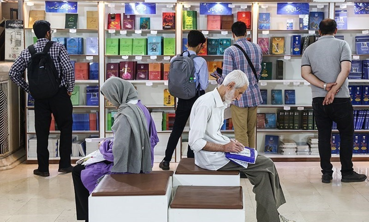کتاب، دنیای موازی کتاب‌بازهاست و نمایشگاه کتاب همچون یک ورودی اسرارآلود برای آن