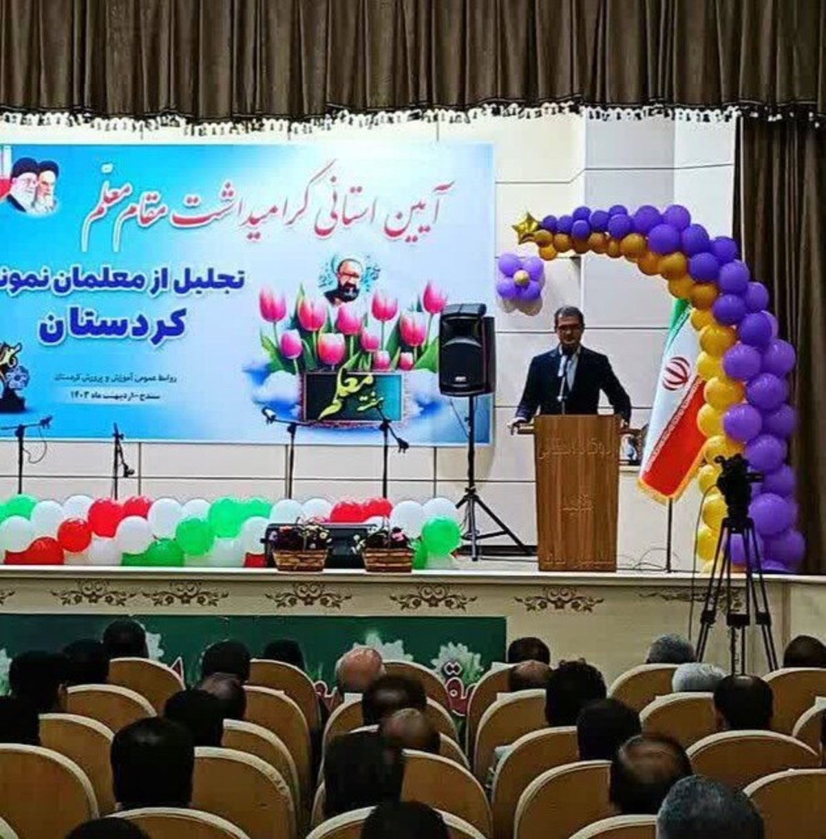 معلمان، معماران شکوفایی کردستان هستند