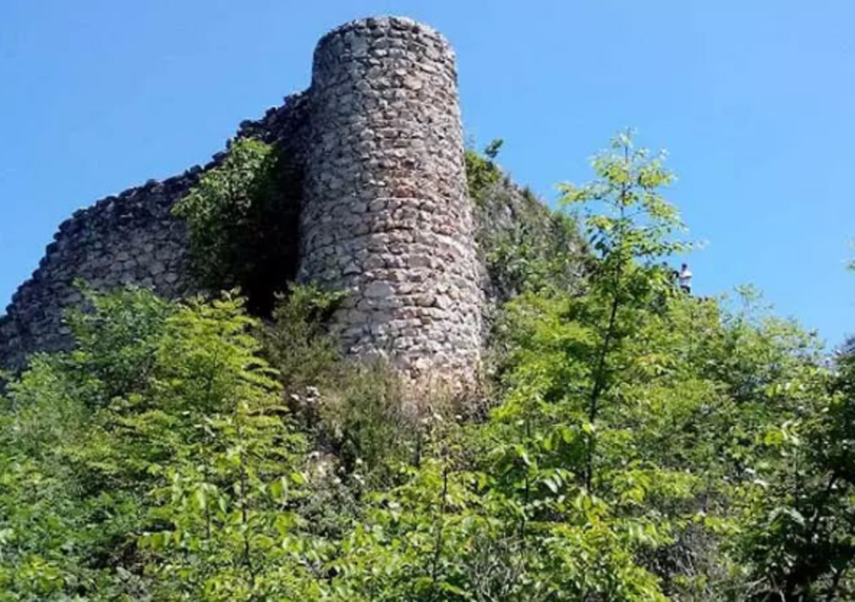 چشم‌اندازی فوق العاده از قلعه مارکوه در تنکابن که نباید از دستش بدهید