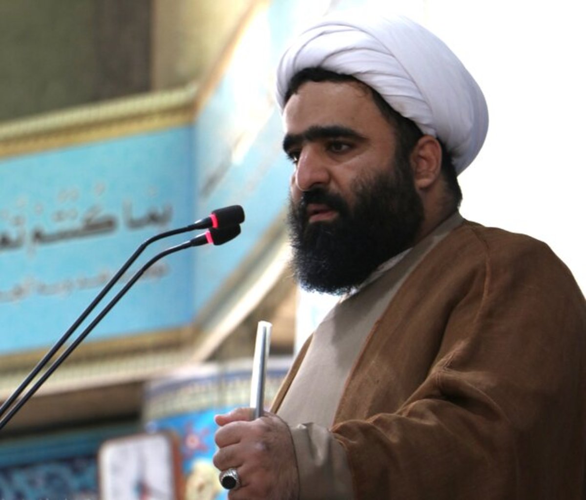 نوک پیکان حمله دشمن، دختران و بانوان جامعه ما هستند
