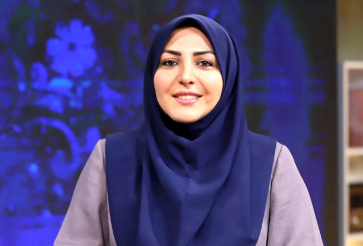 غلط املایی در یک بنر که خانم مجری آن را سوژه کرد