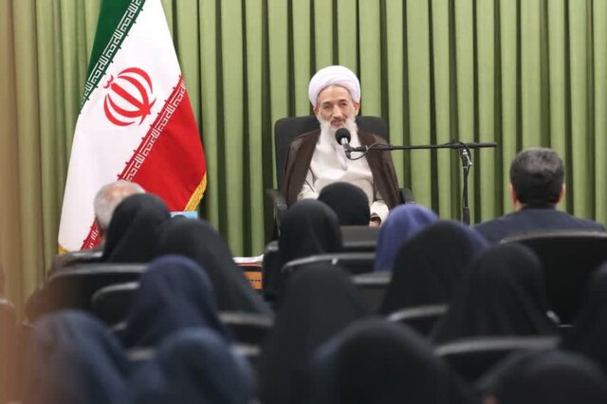 فرزندان باید بر اساس تربیت درست دینی وارد جامعه شوند