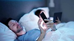 اگر بدانید استفاده از موبایل قبل از خواب چه عوارضی دارد هرگز این عادت زشت را انجام نمی‌دهید