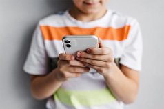 آقامیری: کودکان حداقل ۵ ساعت در فضای مجازی هستند
